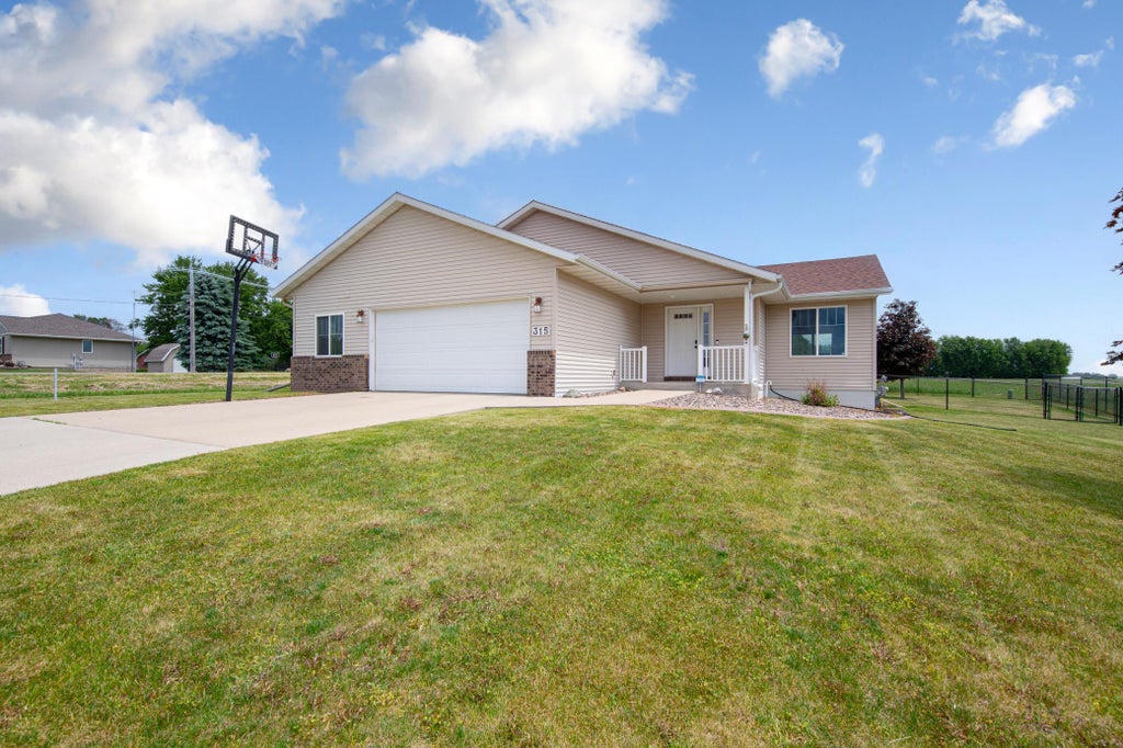 Photo of 315 Hazeltine Avenue NE, Owatonna, MN 55060 (MLS # 7143410)