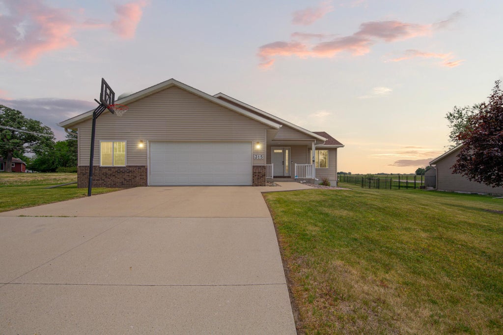 Photo of 315 Hazeltine Avenue NE, Owatonna, MN 55060 (MLS # 7143410)