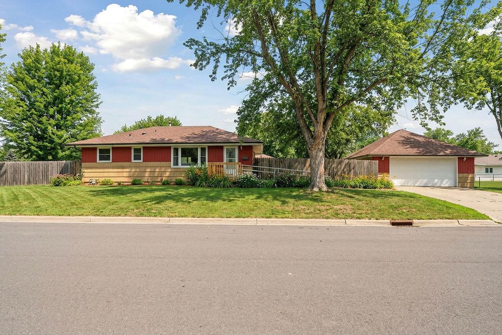 Photo of 6110 Regent Avenue N, Brooklyn Center, MN 55429 (MLS # 6826030)