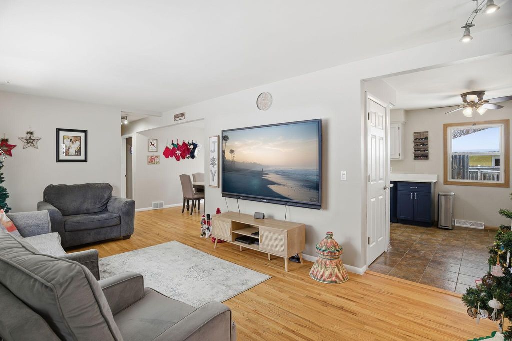 Photo of 6110 Regent Avenue N, Brooklyn Center, MN 55429 (MLS # 6826030)