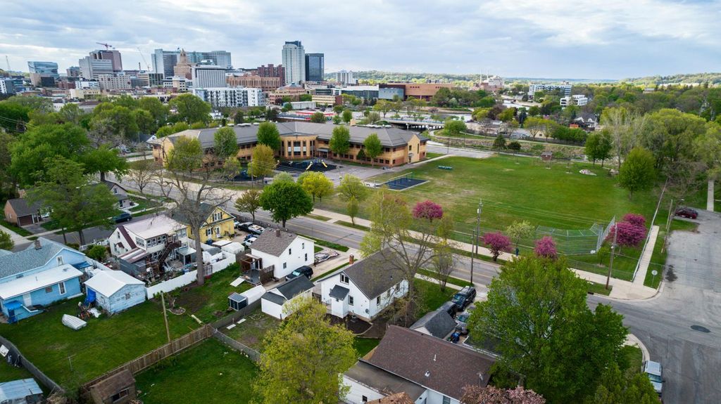 Photo of 616 6th Street SE, Rochester, MN 55904 (MLS # 7068905)