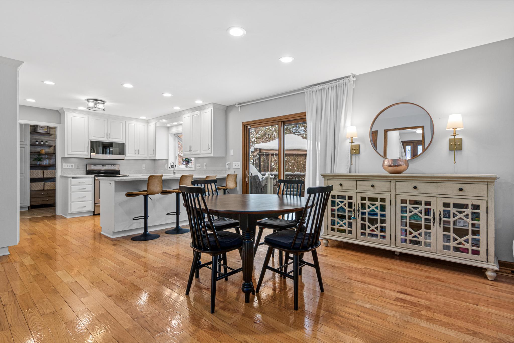 5816 Oxford Street N