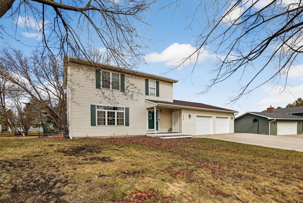 Photo of 605 10th Avenue NW, Dodge Center, MN 55927 (MLS # 7038802)