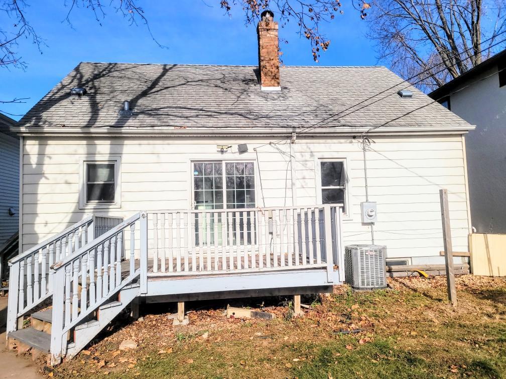 960 Geranium Avenue E