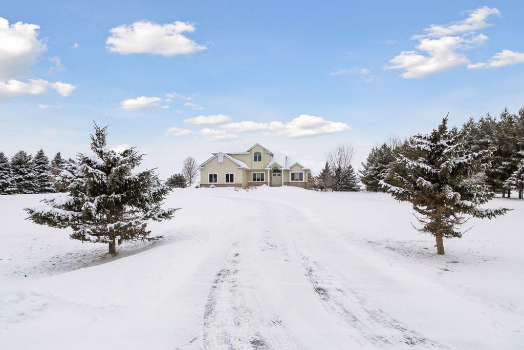 Photo of 2728 Headland Court SW, Rochester, MN 55902 (MLS # 7002600)