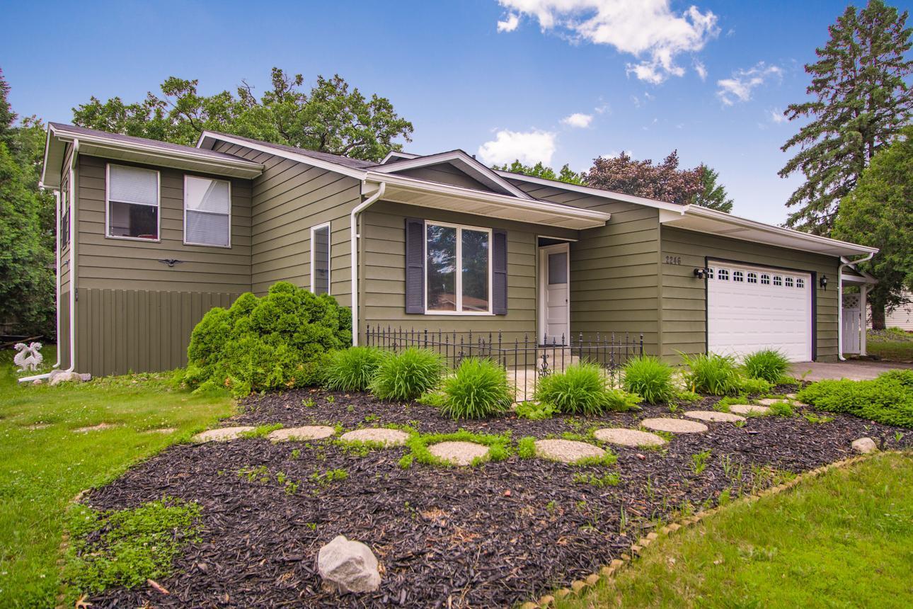 2246 Vivian Lane