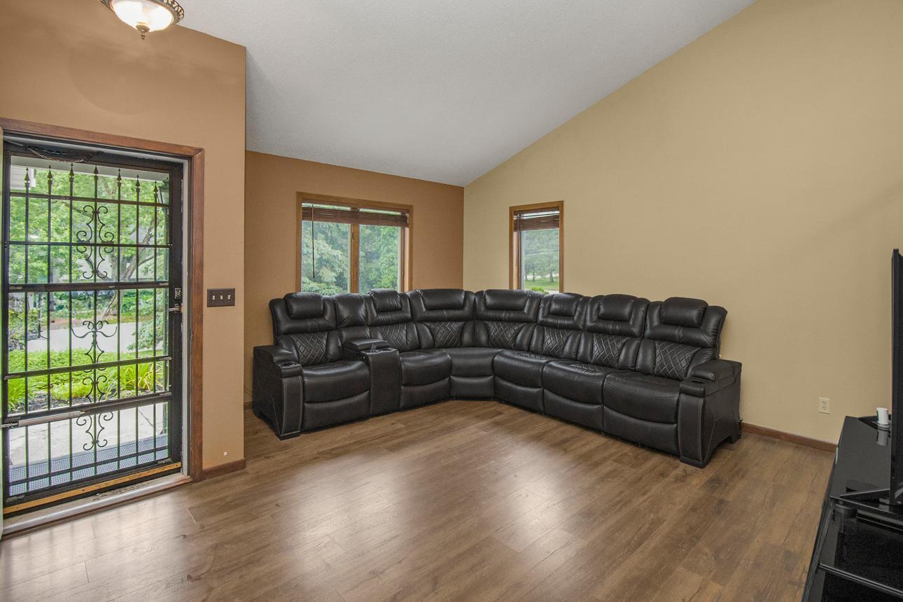 2246 Vivian Lane