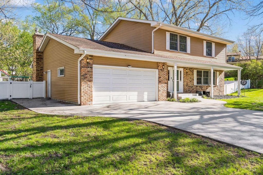 Photo of 14240 Green View Court, Eden Prairie, MN 55346 (MLS # 7034331)