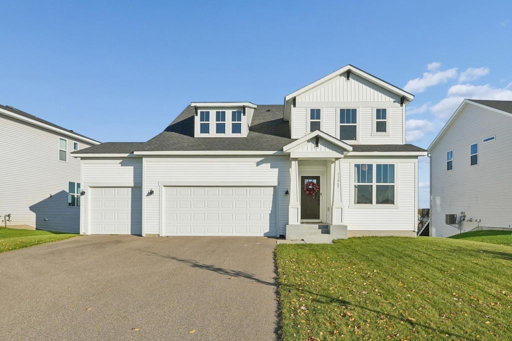 Photo of 11865 Upper 30th Street N, Lake Elmo, MN 55042 (MLS # 6815500)