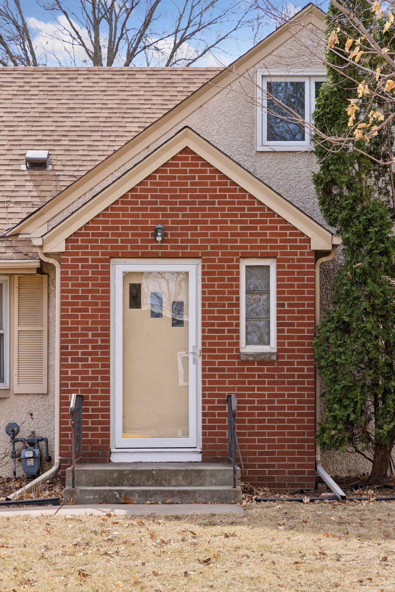 1166 Sherren Street W