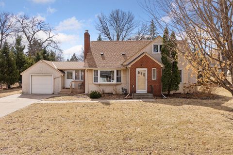 1166 Sherren Street W Roseville MN 55113