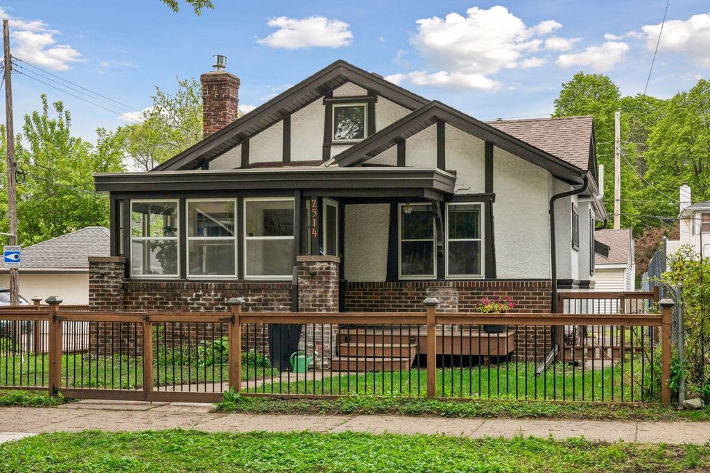 Photo of 2514 Hayes Street NE, Minneapolis, MN 55418 (MLS # 7071191)