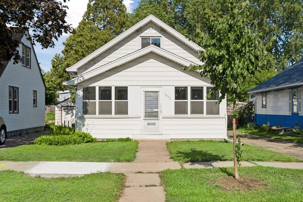 Photo of 1032 Cumberland Street, Saint Paul, MN 55117 (MLS # 7089986)
