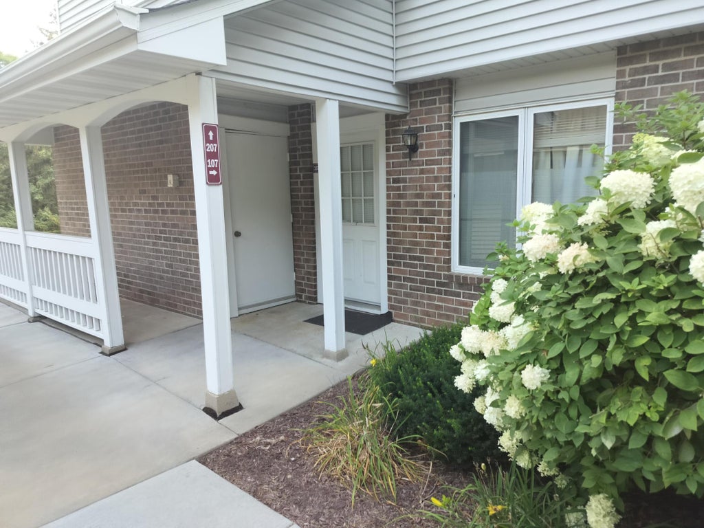 Photo of 3584 Blue Jay Way #107, Eagan, MN 55123 (MLS # 7132396)