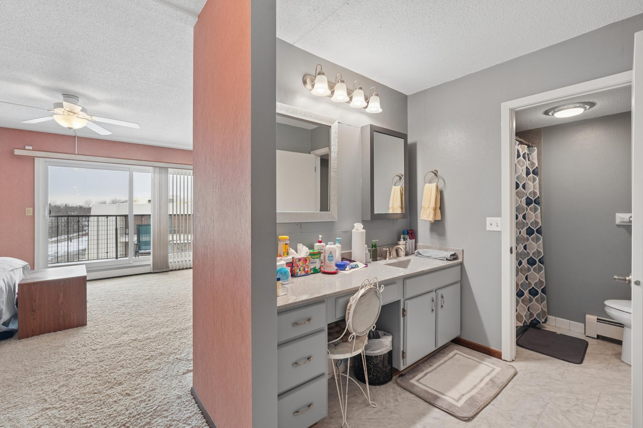 2465 Londin Lane E 401