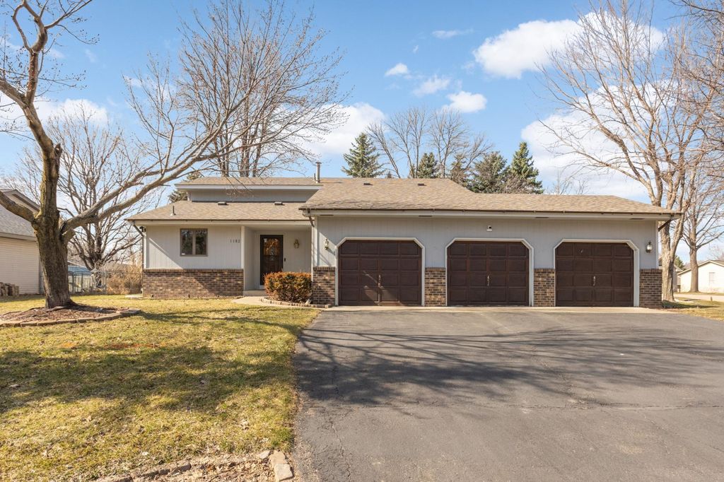Photo of 1182 Limestone Drive S, Shakopee, MN 55379 (MLS # 7041336)