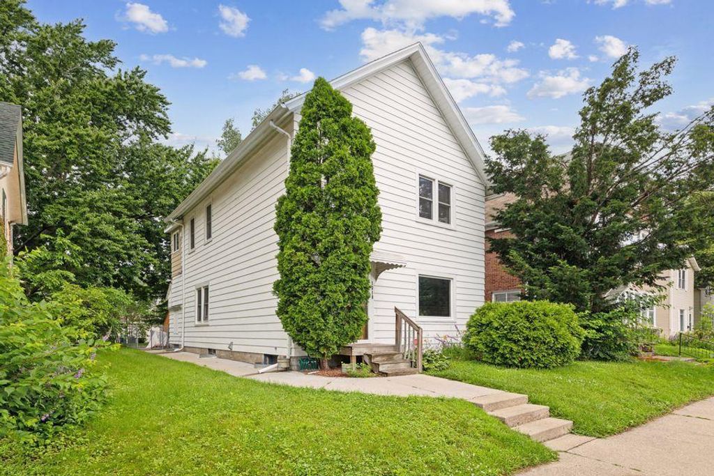 Photo of 1318 5th Street NE, Minneapolis, MN 55413 (MLS # 7030246)