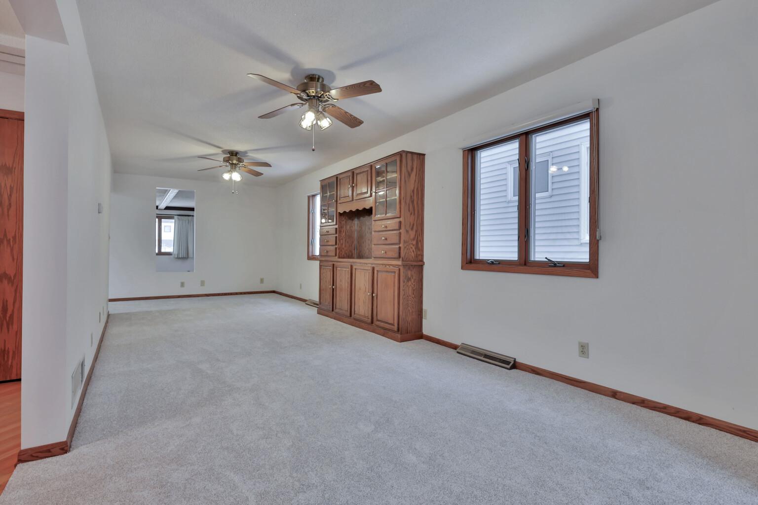 1952 Mckinley Street NE