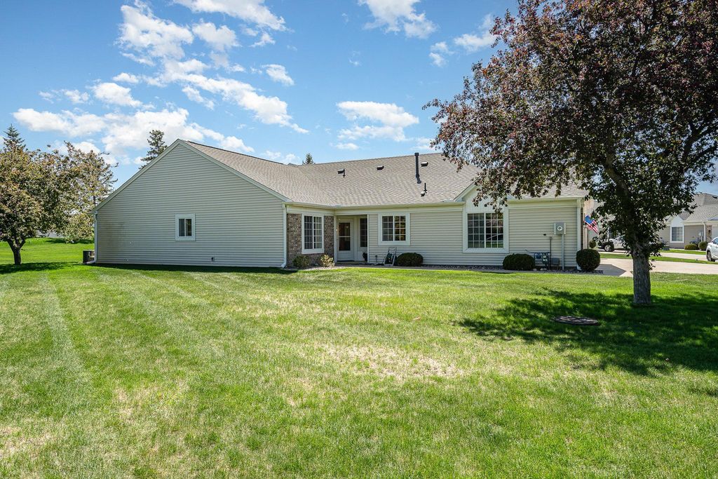 Photo of 14502 Eureka Court, Apple Valley, MN 55124 (MLS # 7021384)