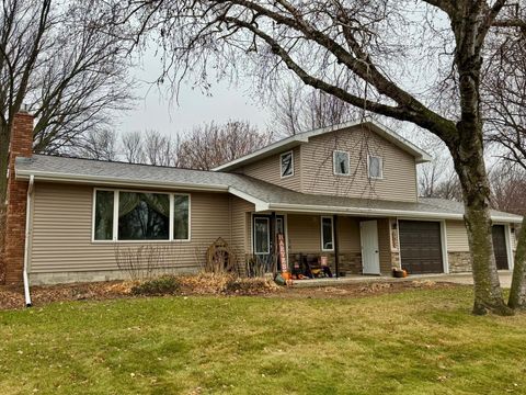 Photo of 111 Cherry Avenue, Bird Island, MN 55310 (MLS # 6821899)