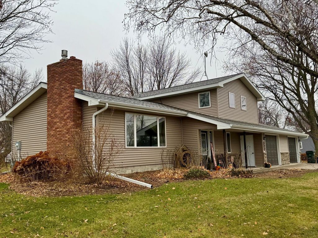 Photo of 111 Cherry Avenue, Bird Island, MN 55310 (MLS # 6821899)
