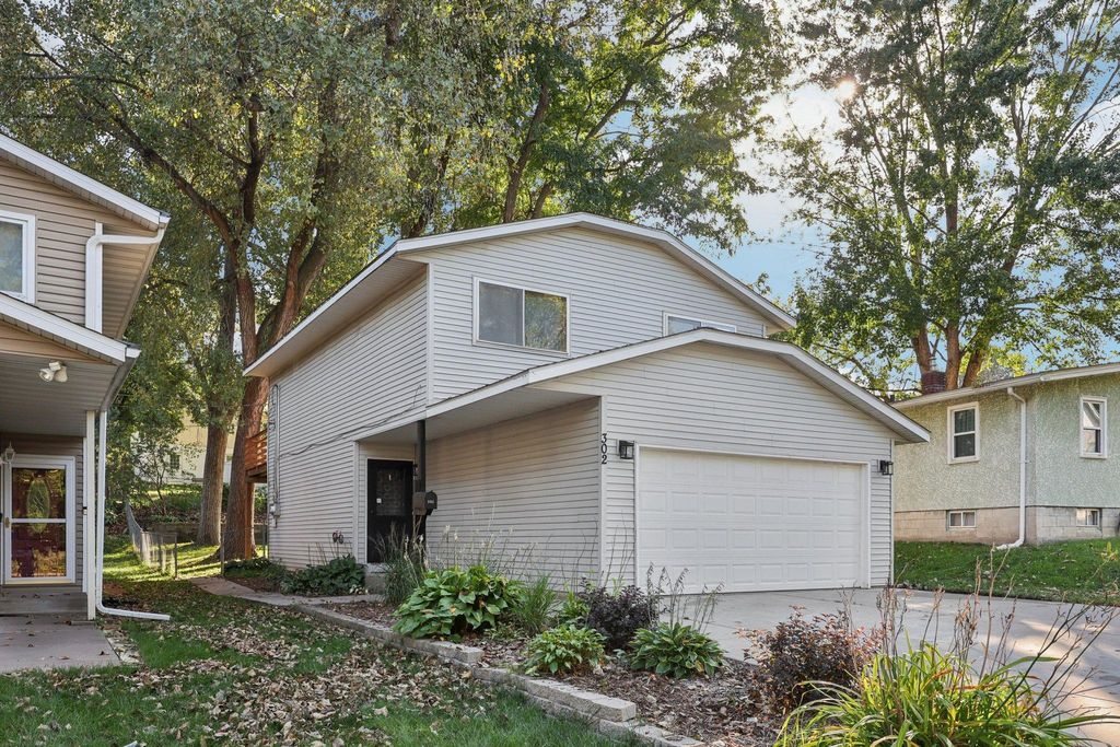 Photo of 302 Sidney Street E, Saint Paul, MN 55107 (MLS # 7030765)