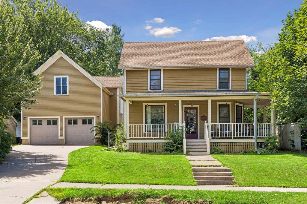 Photo of 1004 6th Street S, Stillwater, MN 55082 (MLS # 7126011)