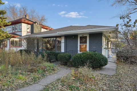 990 Hawthorne Avenue E Saint Paul MN 55106