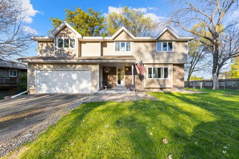2904 Silver Lake Court NE Saint Anthony MN 55421