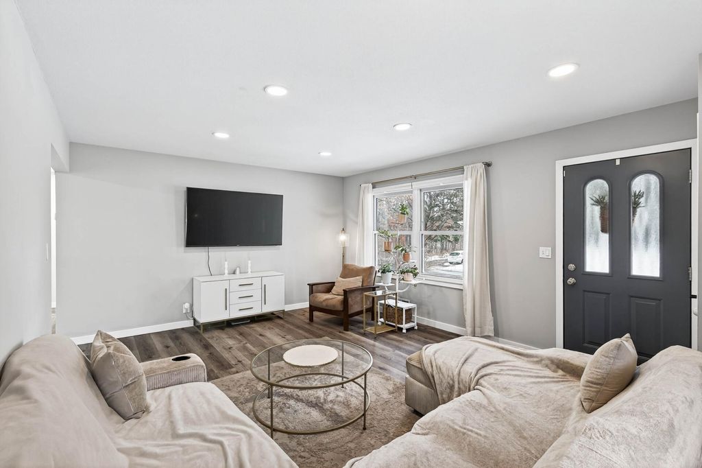 Photo of 2013 Gettysburg Avenue N, Golden Valley, MN 55427 (MLS # 6821065)