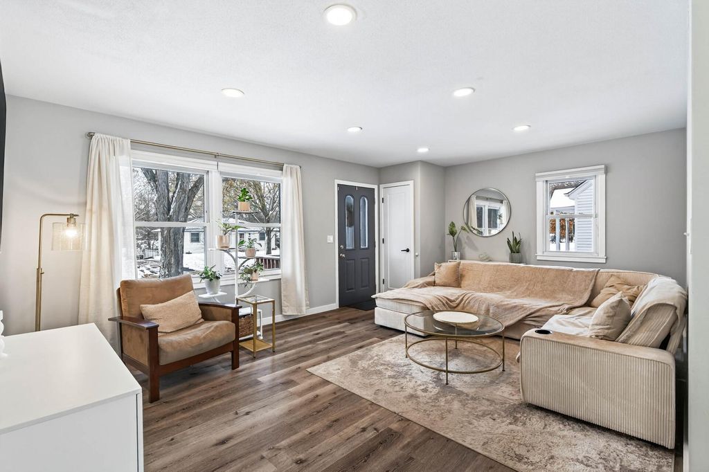 Photo of 2013 Gettysburg Avenue N, Golden Valley, MN 55427 (MLS # 6821065)