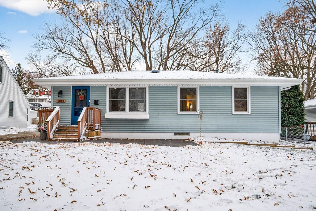 Photo of 2013 Gettysburg Avenue N, Golden Valley, MN 55427 (MLS # 6821065)