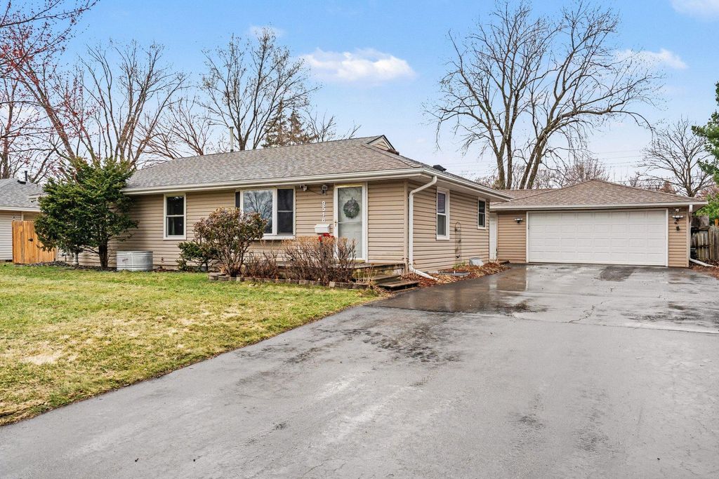 Photo of 9516 Park Avenue S, Bloomington, MN 55420 (MLS # 7034596)