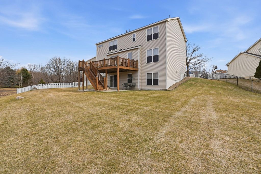 Photo of 953 Lake Ridge Bay, Woodbury, MN 55129 (MLS # 7045078)