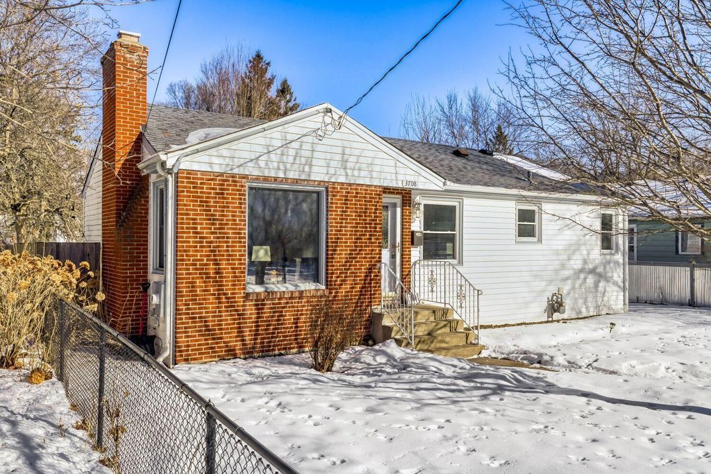 Photo of 3708 31st Avenue N, Robbinsdale, MN 55422 (MLS # 7015109)