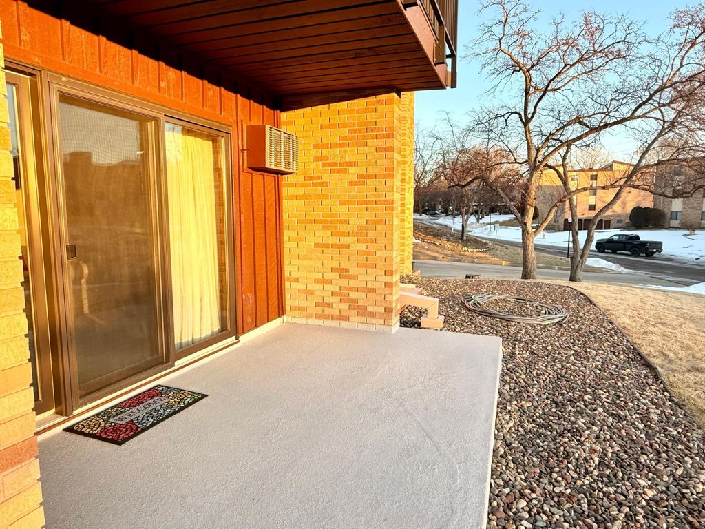 Photo of 2700 Oxford Street N #104, Roseville, MN 55113 (MLS # 7018325)