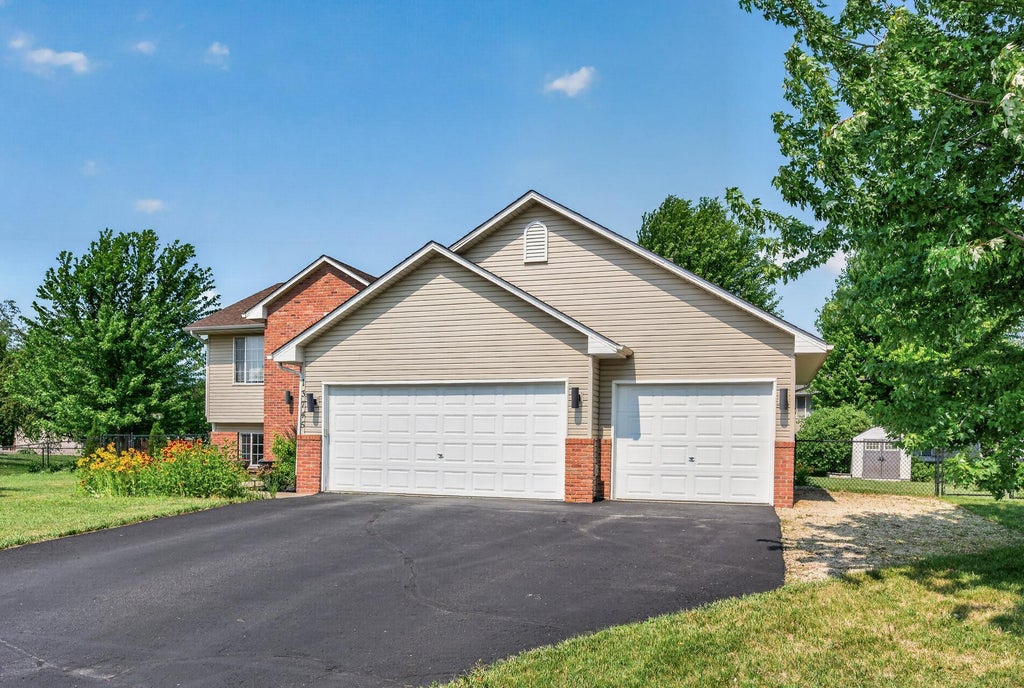 Photo of 13745 Wellstead Drive, Rogers, MN 55374 (MLS # 7088496)