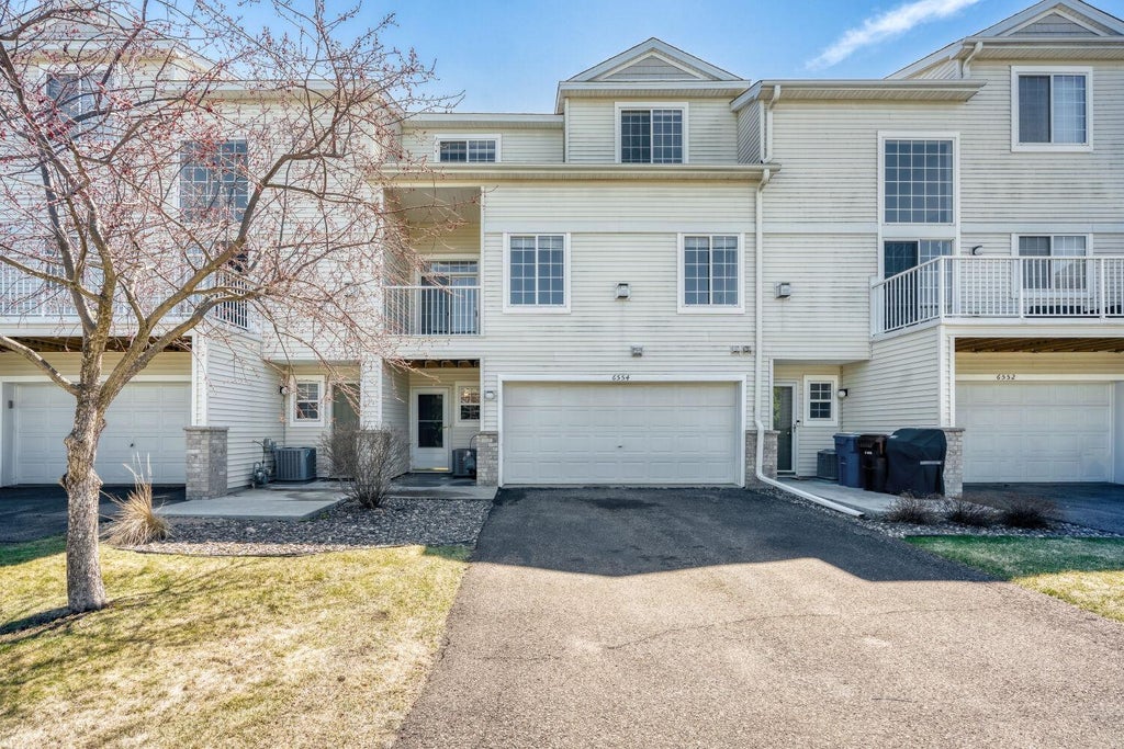 Photo of 6554 Merrimac Lane N, Maple Grove, MN 55311 (MLS # 7092692)