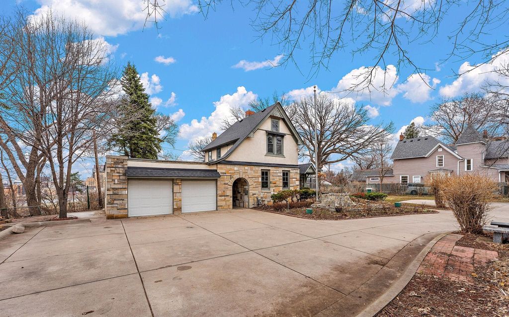 Photo of 231 Isabel Street W, Saint Paul, MN 55107 (MLS # 7023969)