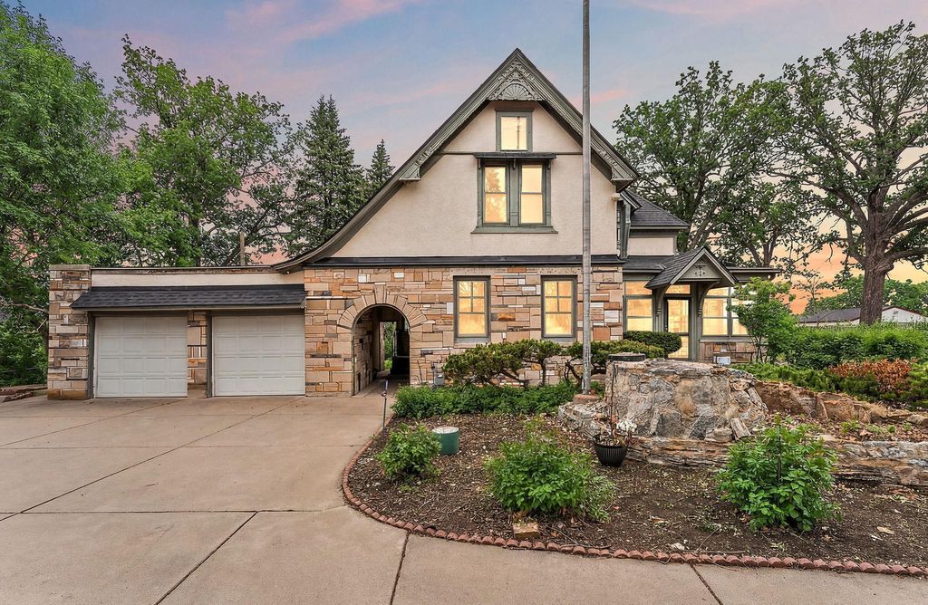 Photo of 231 Isabel Street W, Saint Paul, MN 55107 (MLS # 7023969)