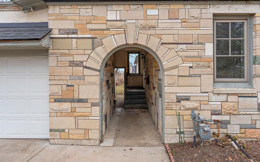 Photo of 231 Isabel Street W, Saint Paul, MN 55107 (MLS # 7023969)