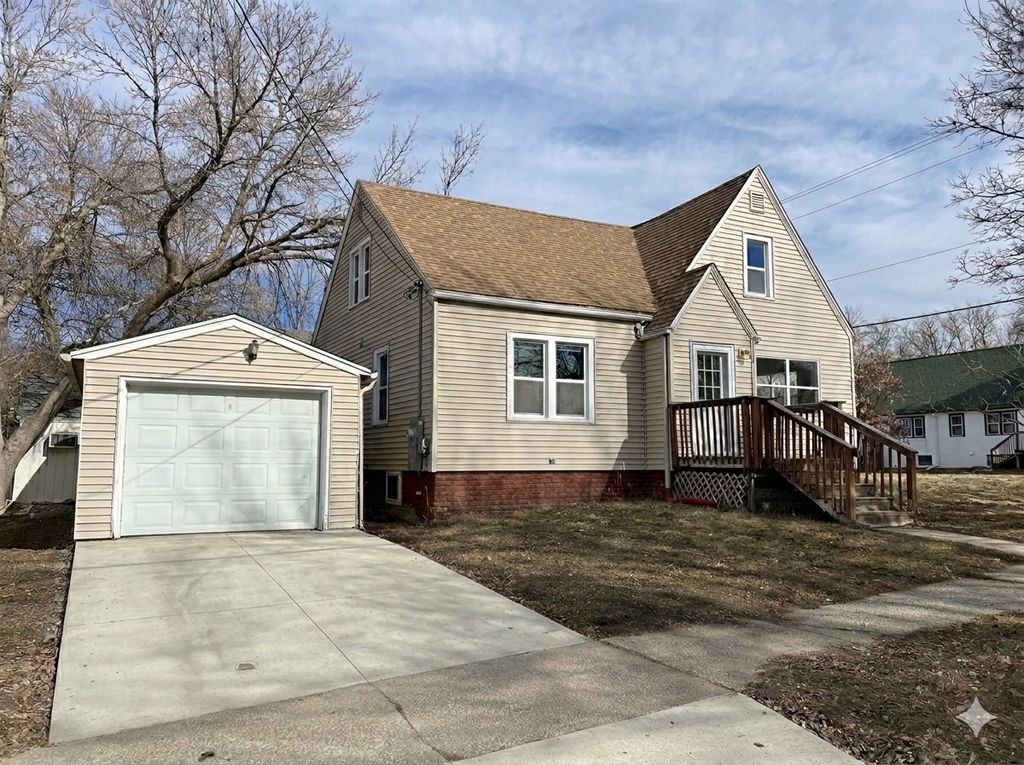 Photo of 225 E 3rd Street, Albert Lea, MN 56007 (MLS # 7028159)