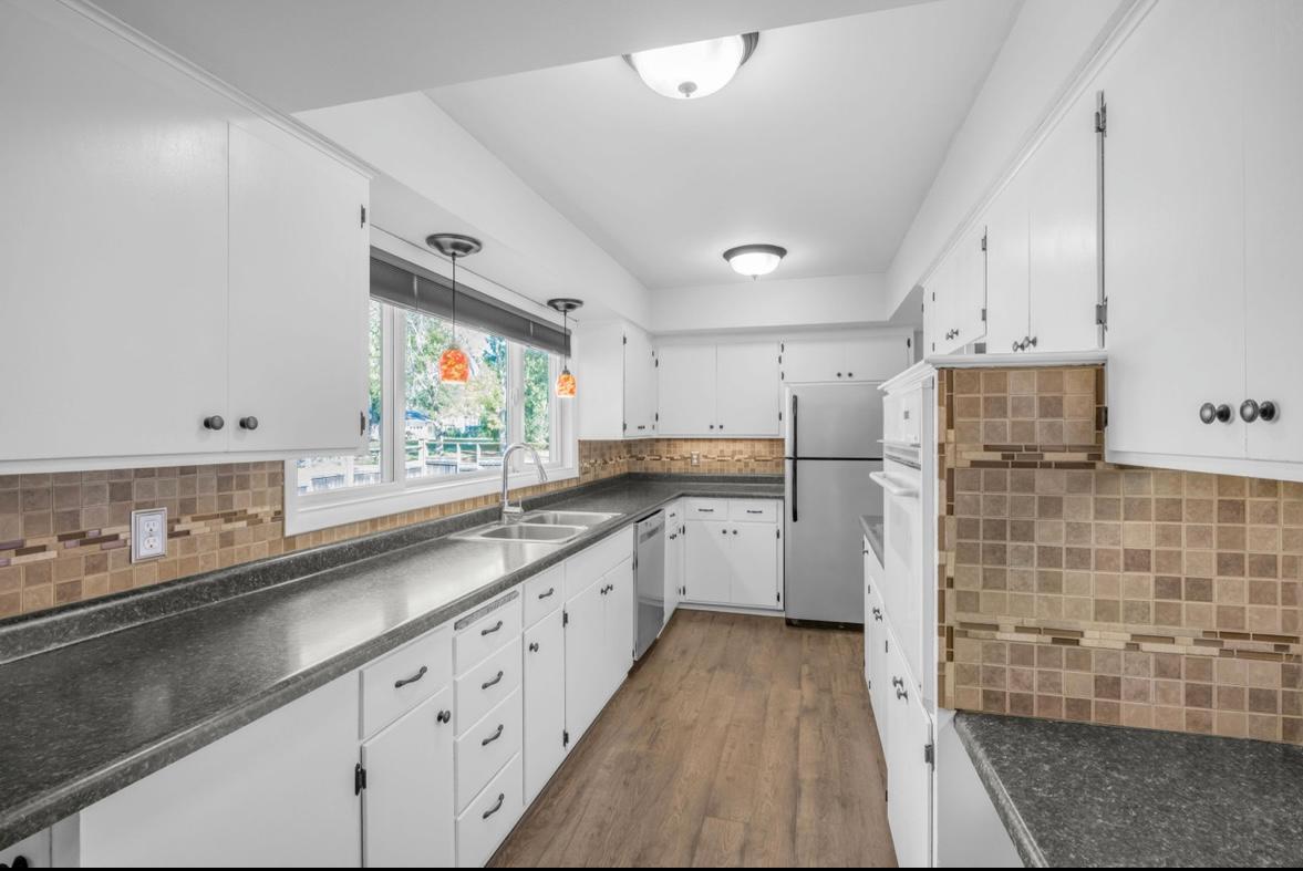 1504 Linden Street W