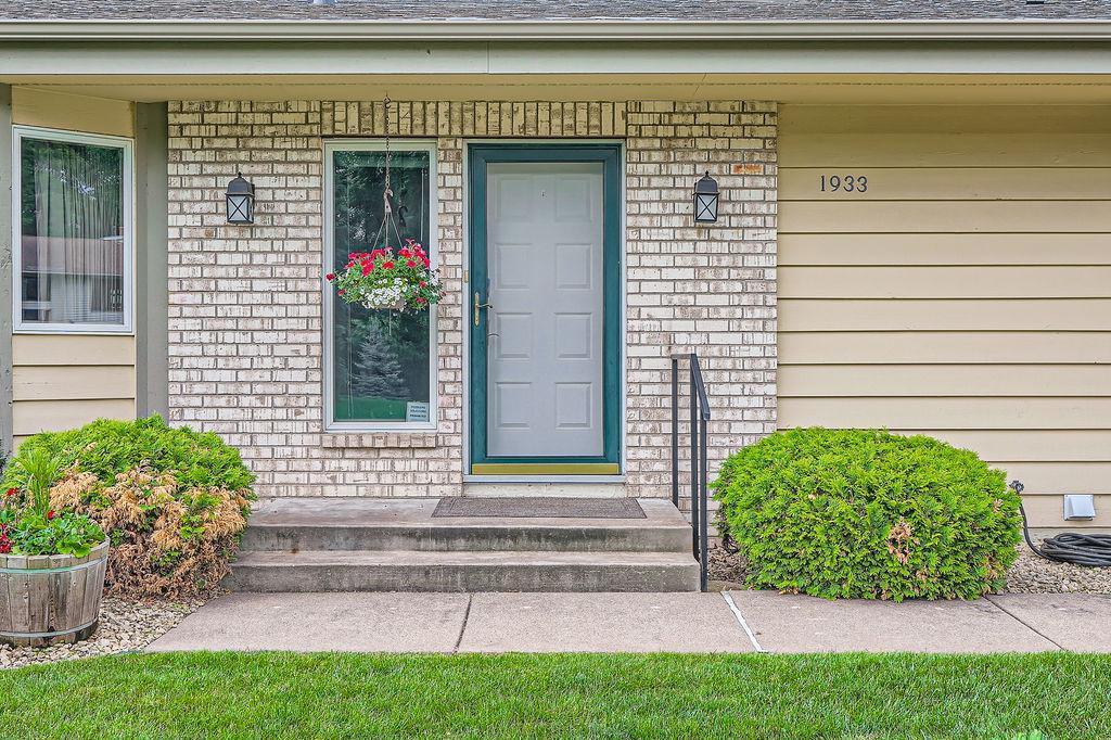 1933 Crown Point Drive