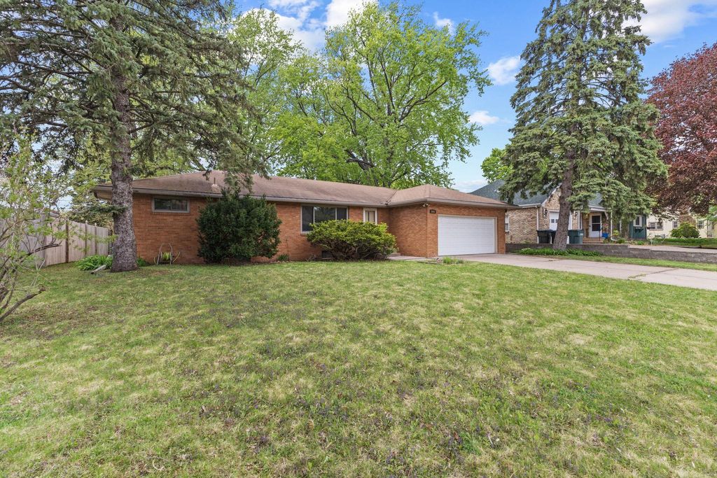 Photo of 2085 Hamline Avenue N, Roseville, MN 55113 (MLS # 7075126)