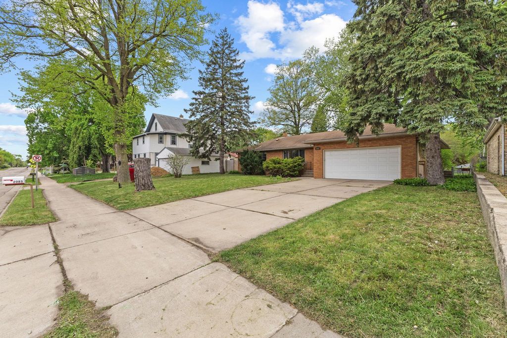 Photo of 2085 Hamline Avenue N, Roseville, MN 55113 (MLS # 7075126)