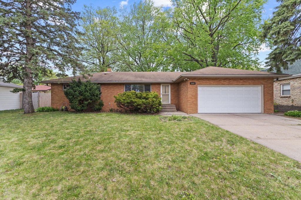 Photo of 2085 Hamline Avenue N, Roseville, MN 55113 (MLS # 7075126)