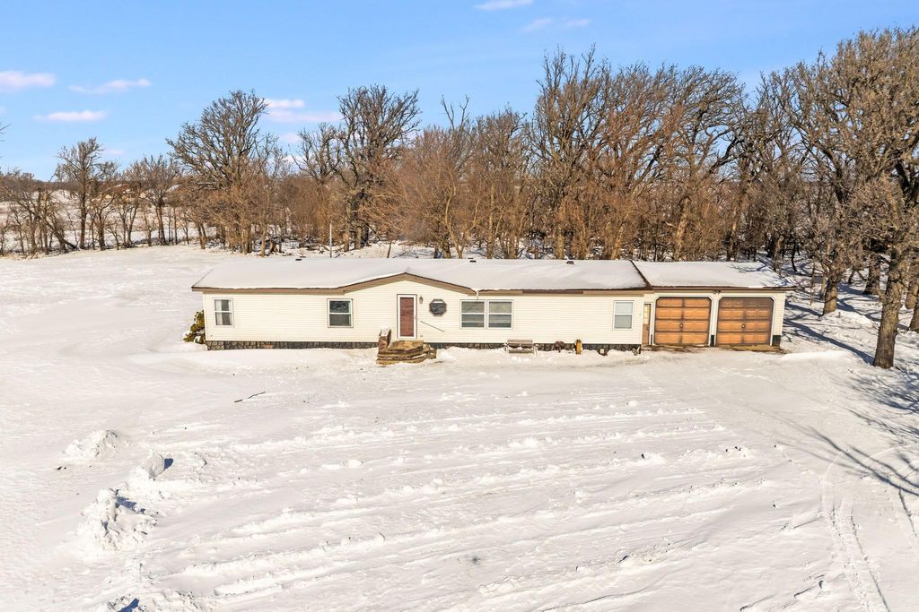 Photo of 1734 40th Street, Ceylon, MN 56121 (MLS # 7040288)