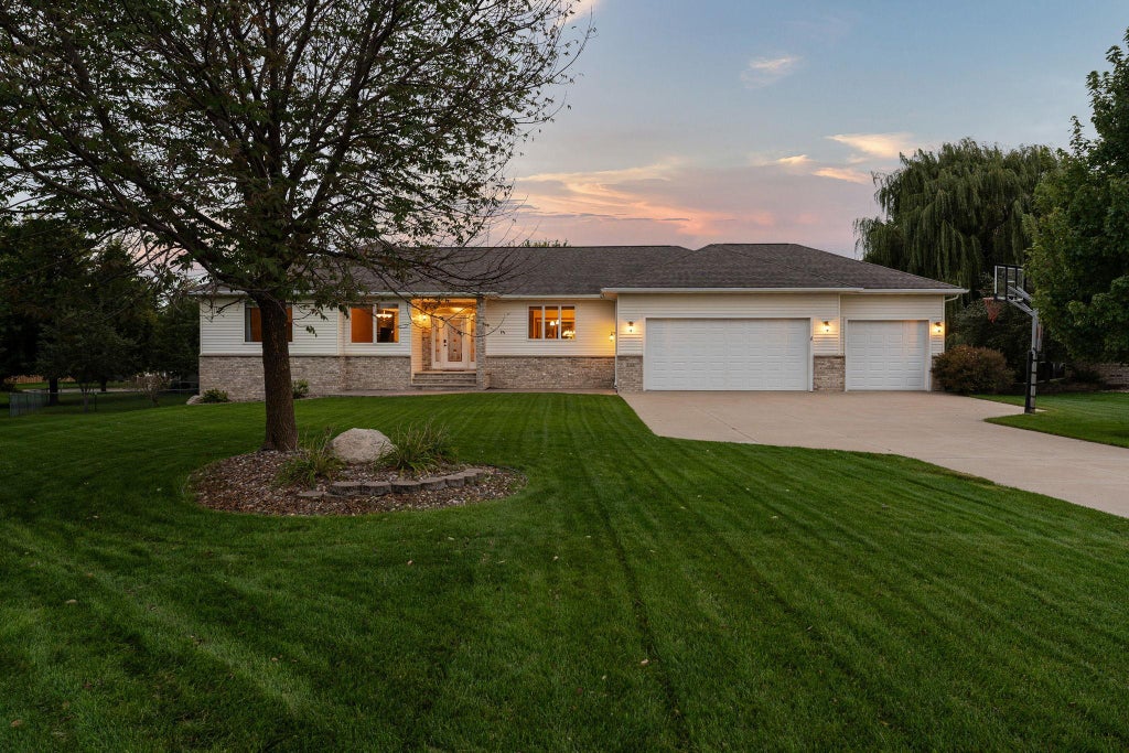 Photo of 1110 27th Street SW, Austin, MN 55912 (MLS # 7146433)