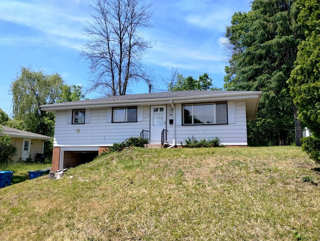Photo of 3211 Indiana Avenue N, Robbinsdale, MN 55422 (MLS # 7084487)